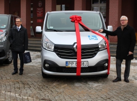 Nowe samochody dla DPS-ów i Warsztatów Terapii Zajęciowej 