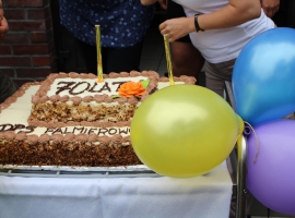 Poczęstowano nas przepięknym tortem, który smakował wyśmienicie. 